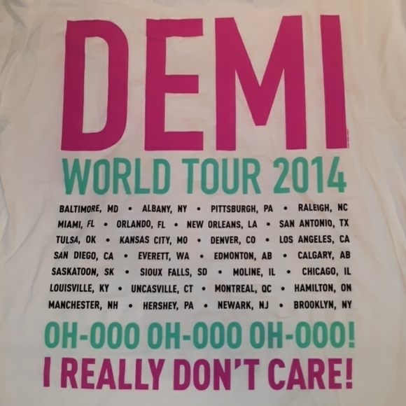 New 2014 dead stock Demi World Tour medium shirt - Picture 3 of 4